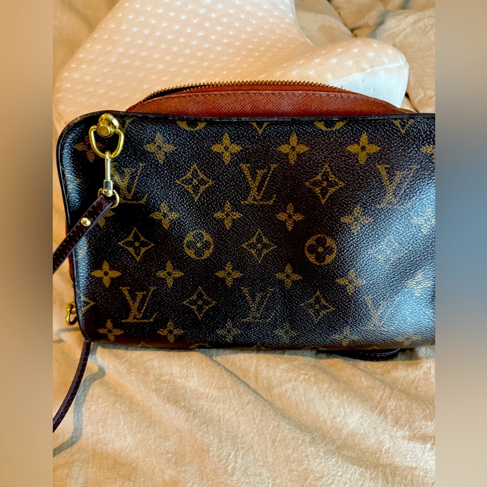 LV purse